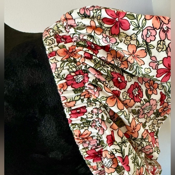 Floral Ruffle Sleeve Top - Picture 3 of 3